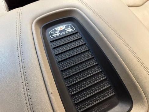 Used 2020 Cadillac Escalade Luxury image 45