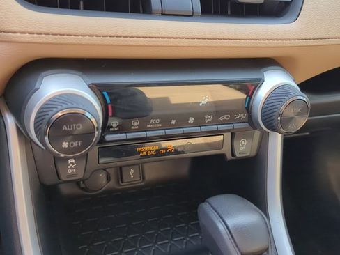 Used 2021 Toyota RAV4 XLE image 20