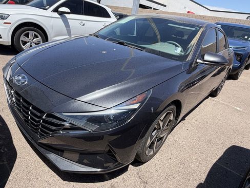 Used 2021 Hyundai Elantra SEL w/ Convenience + Premium Package FWD image 3