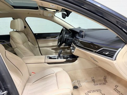 Used 2020 BMW 740i w/ Premium Package image 36