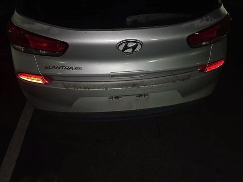 Used 2018 Hyundai Elantra GT w/ Style Package 02 FWD image 12