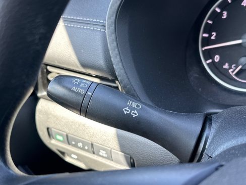 Used 2024 Nissan Sentra SV FWD image 31