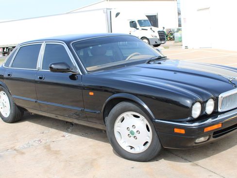 Used 1995 Jaguar XJ6 RWD image 2