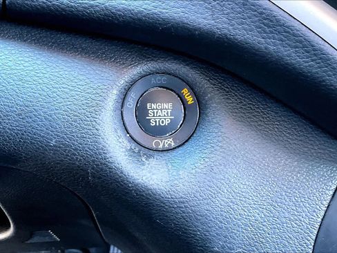 Used 2017 Jeep Cherokee Limited image 35