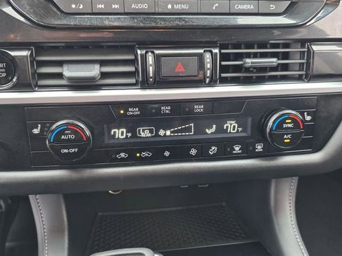 Used 2025 Nissan Pathfinder SV FWD image 33
