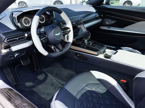 Used 2025 Aston Martin Vanquish V12 image 2