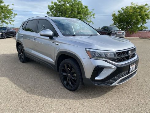 Used 2023 Volkswagen Taos SE image 3