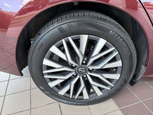 Used 2025 Nissan Altima 2.5 SV FWD image 30
