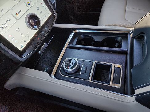 Used 2022 Ford Expedition Platinum image 12