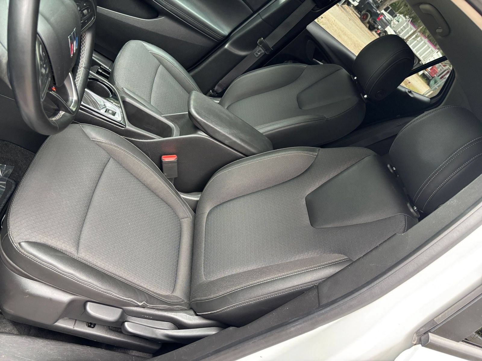Used 2025 Buick Encore GX Preferred AWD/4WD image 34