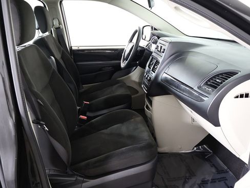 Used 2016 Dodge Grand Caravan American Value Package image 24