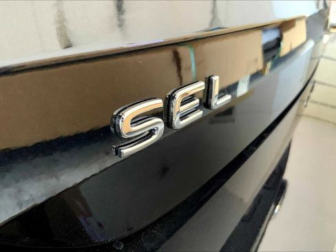 Used 2025 Volkswagen Taos SEL w/ Black Wheel Plus Package image 15