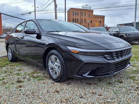 New 2026 Hyundai Elantra SE image 3