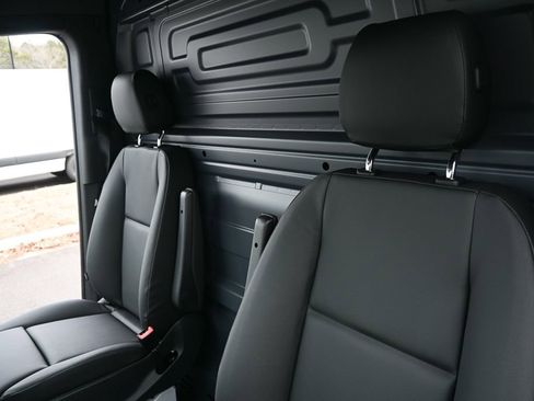 Used 2025 Mercedes-Benz Sprinter 2500 image 5