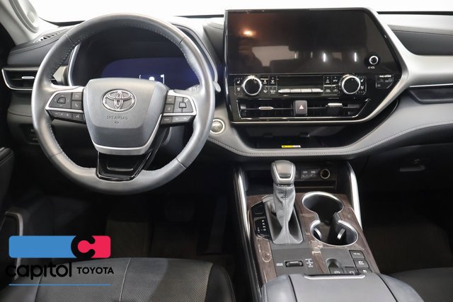 Used 2024 Toyota Highlander Limited AWD/4WD image 14