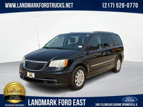 Used 2015 Chrysler Town & Country Touring FWD image 1