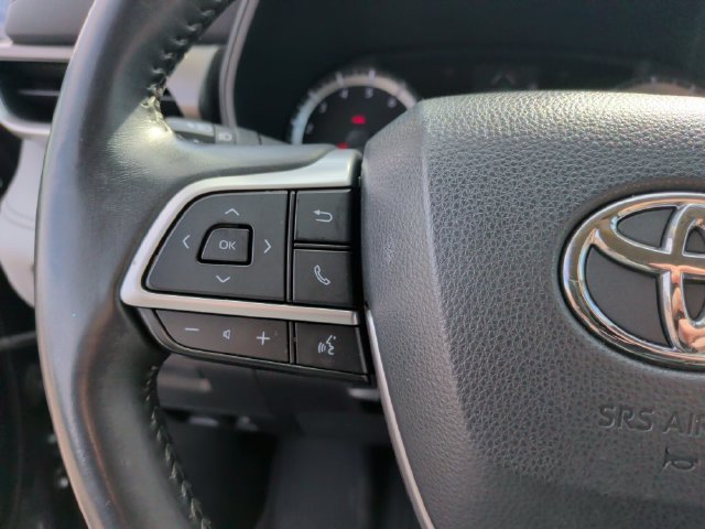 Used 2022 Toyota Highlander LE FWD image 16