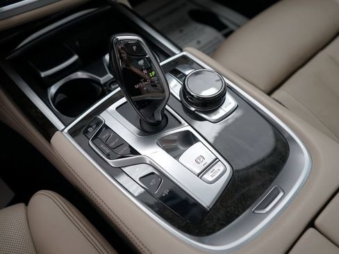 Used 2018 BMW 750i xDrive AWD/4WD image 44