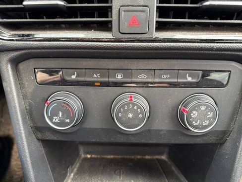 Used 2022 Volkswagen Taos SE image 30