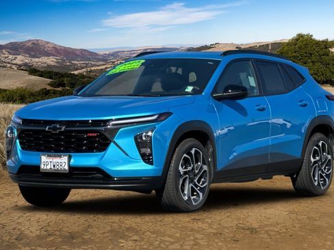 Used 2025 Chevrolet Trax RS w/ Sunroof Package image 8