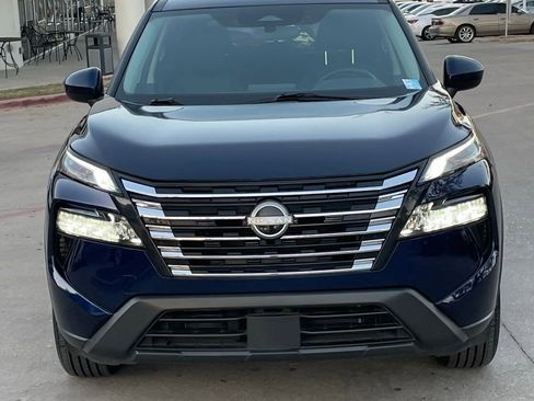 Used 2025 Nissan Rogue SV image 6