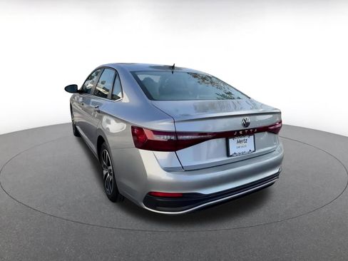 Used 2025 Volkswagen Jetta SE image 11