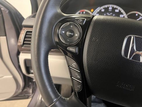 Used 2017 Honda Accord Touring image 25