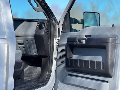 Used 2016 Ford F550 2WD Regular Cab Super Duty image 15