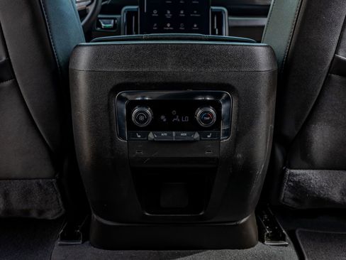 Used 2025 GMC Yukon AT4 w/ AT4 Premium Package image 33