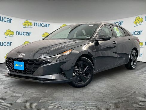 Used 2023 Hyundai Elantra SEL w/ Cargo Package image 3