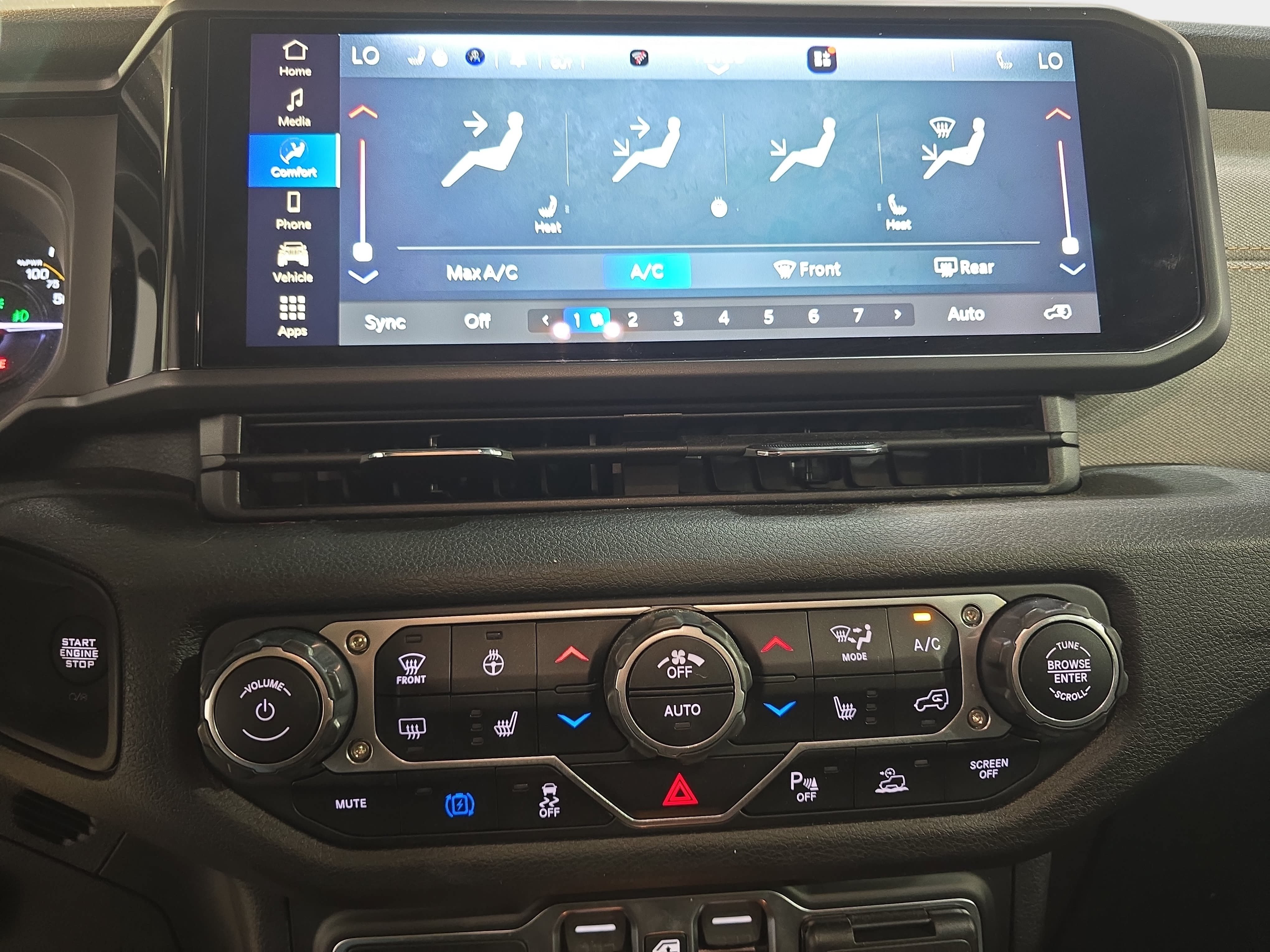 Used 2024 Jeep Wrangler Unlimited w/ Convenience Group AWD/4WD image 21