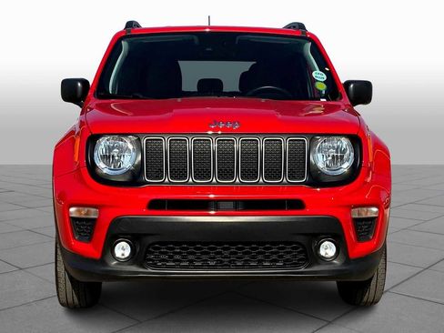 Used 2023 Jeep Renegade Latitude w/ Premium Group image 3