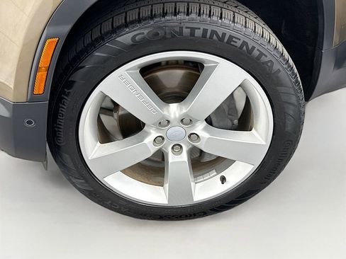 Certified 2024 Land Rover Defender 110 SE image 29