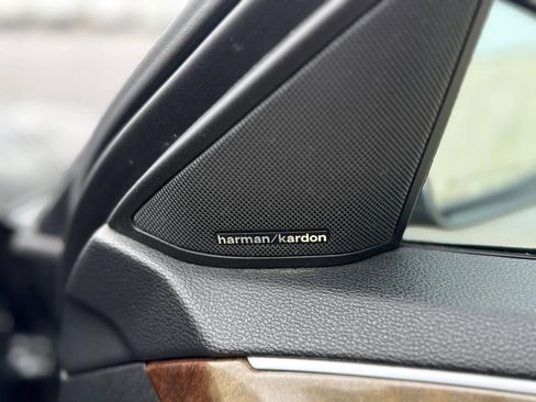 Used 2011 Mercedes-Benz E 550 Sedan image 32