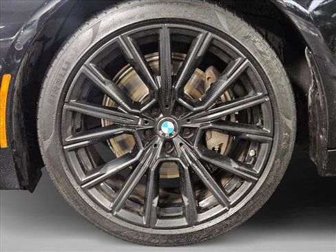 Used 2022 BMW 740i w/ M Sport Package image 23
