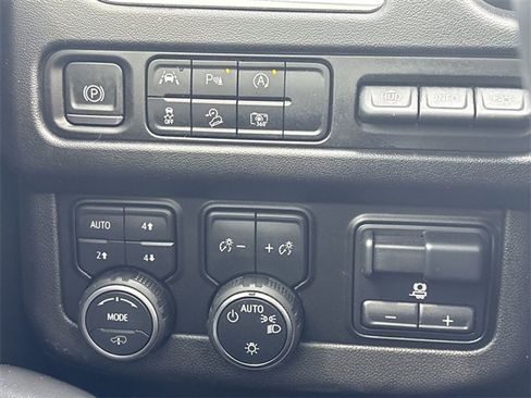 Used 2023 Chevrolet Tahoe High Country image 17