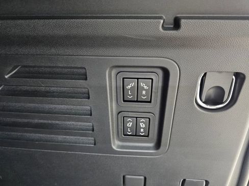 Used 2024 Chevrolet Traverse RS w/ LPO, Floor Liner Package AWD/4WD image 7