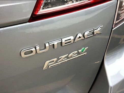 Used 2014 Subaru Outback 2.5i Limited w/ Moonroof Package image 9