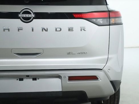 Certified 2025 Nissan Pathfinder SL image 47