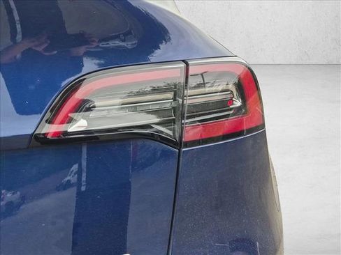 Used 2024 Tesla Model Y Long Range AWD/4WD image 16