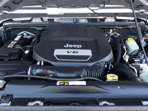 Used 2015 Jeep Wrangler Sport image 17
