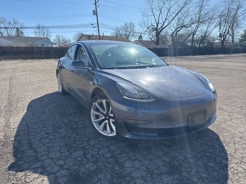 Used 2019 Tesla Model 3 image 2