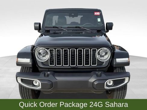 Used 2025 Jeep Wrangler Sahara image 2