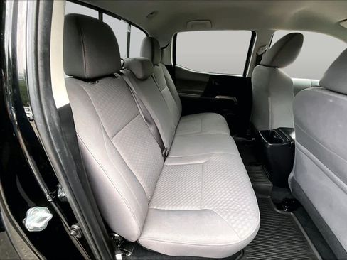 Certified 2022 Toyota Tacoma SR5 AWD/4WD image 18