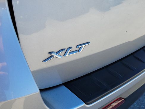 Used 2022 Ford Explorer XLT image 9