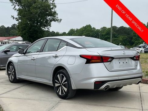 Used 2022 Nissan Altima 2.5 SV w/ SV Premium Package image 5