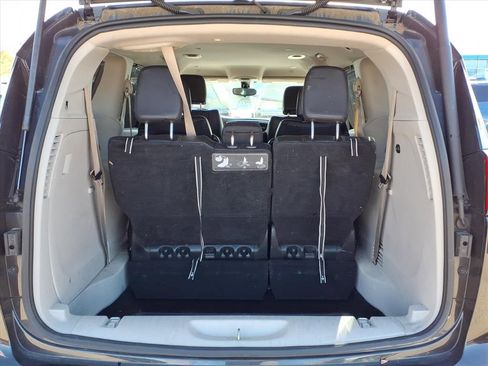 Used 2018 Chrysler Pacifica Touring-L image 8