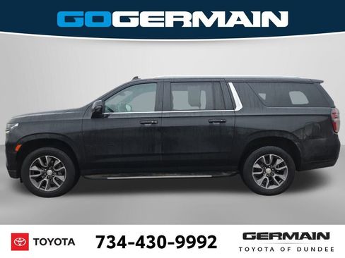 Used 2022 Chevrolet Suburban LT w/ LT Signature Package image 11