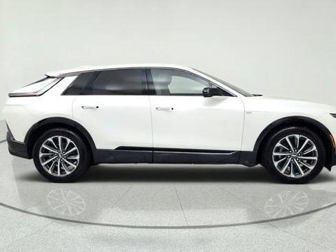 Used 2024 Cadillac Lyriq Sport RWD image 10
