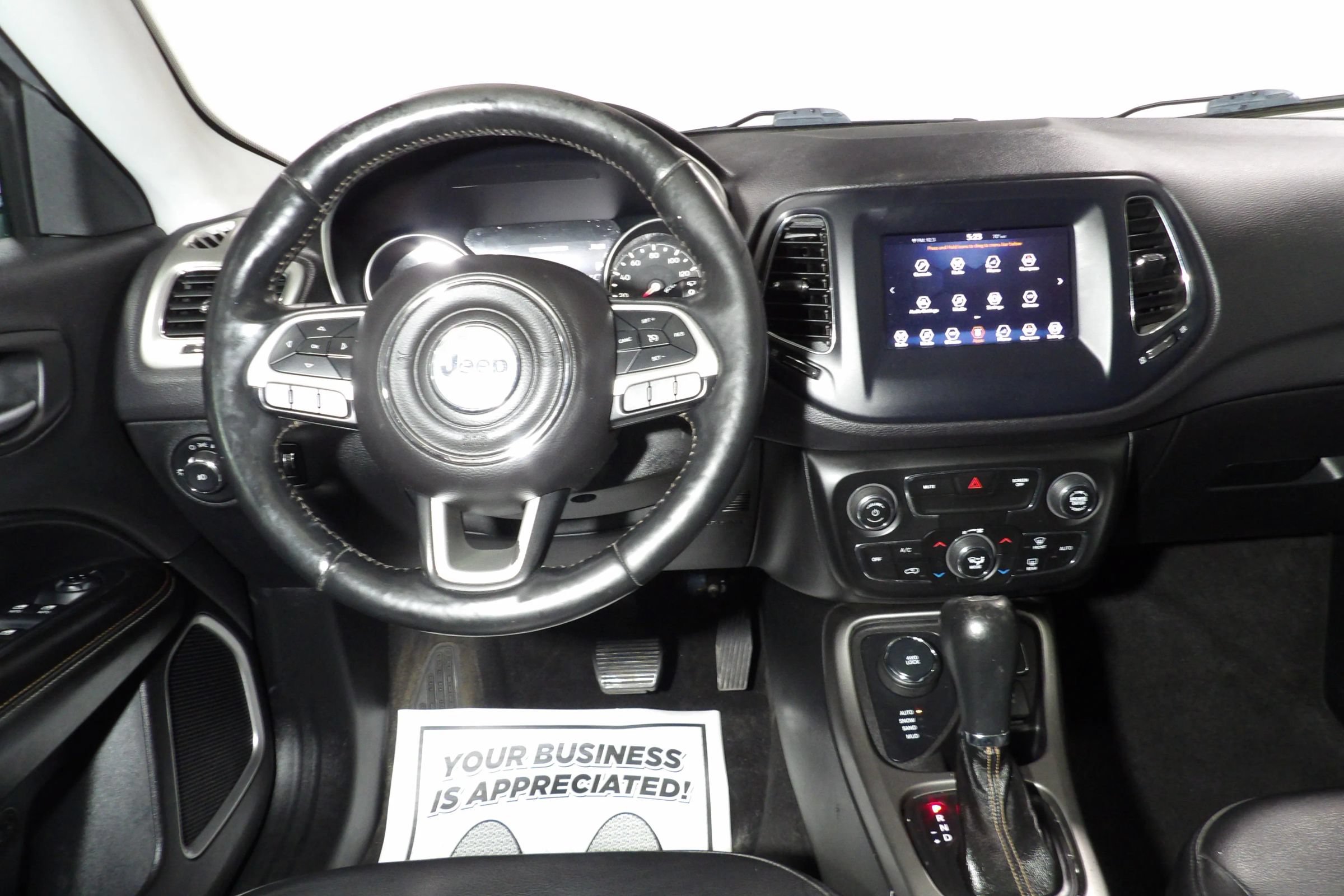 Used 2018 Jeep Compass Latitude w/ Popular Equipment Group AWD/4WD image 13